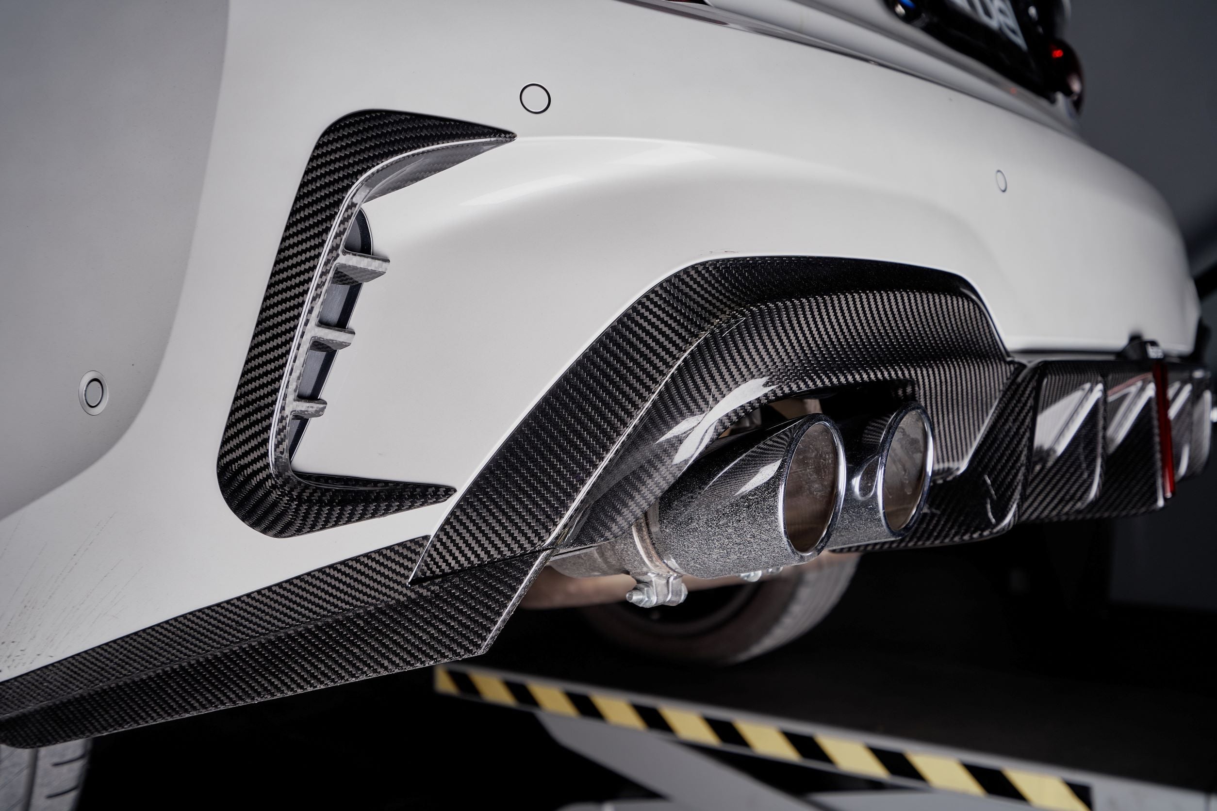 Karbel Carbon Dry Carbon Fiber Rear Diffuser for BMW X4M & X4MC F98 20 –  karbelcarbon