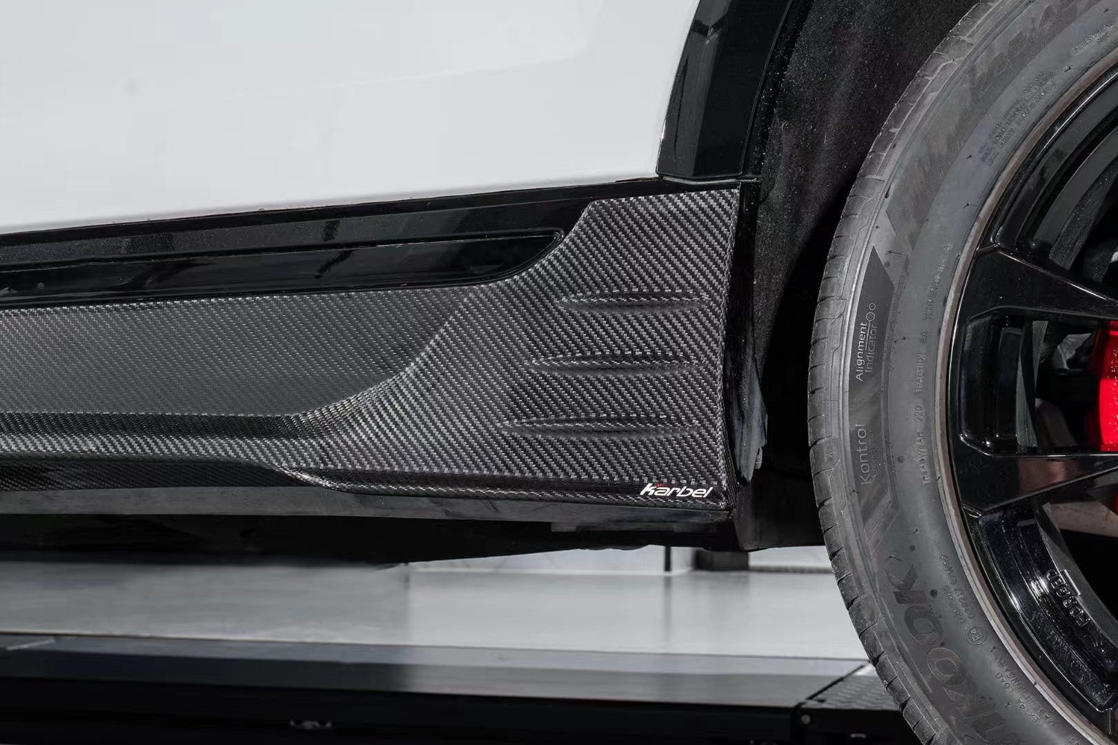 Karbel Carbon Pre-preg Carbon Fiber Side Skirts For Audi SQ8 Q8 S-line 2020-2022